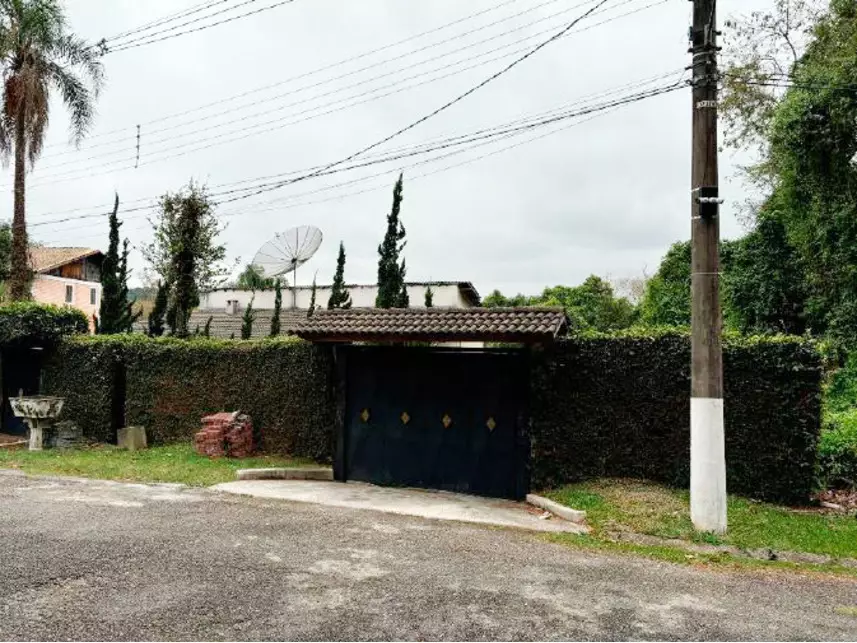 Casa com Piscina e Churrasqueira em Cumbari - Mairiporã/SP