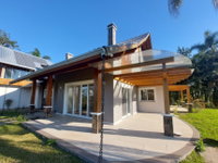 Casa com 4 suítes, 776,98m² construídos, desocupada