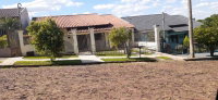 Casa com 3 quartos, 2 banheiros, garagem e piscina, 197m² construída