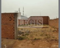 Terreno urbano de 250m² com alicerce e muros