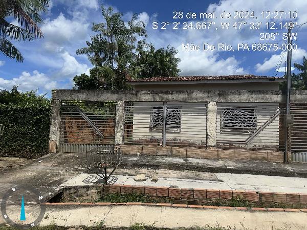Casa com 2 quartos, 3 banheiros, 2 salas e área construída de 111,68m²