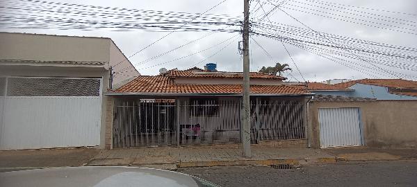 Casa com 3 Quartos e 3 Banheiros em Aparecida