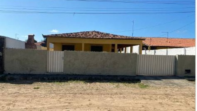 Casa padrão com 5 quartos e 4 banheiros, 100m² construída, ocupada