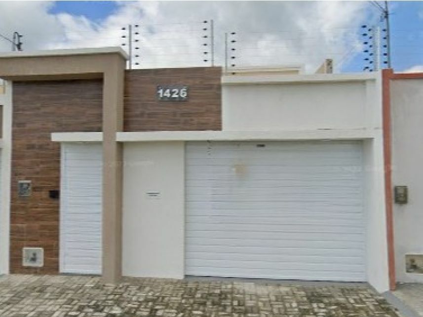 Casa padrão ocupada com 1 vaga, 105m² construída