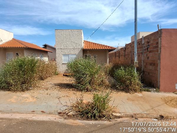 Casa RESIDENCIAL PIZOLATO com 2 quartos e 180m² de terreno