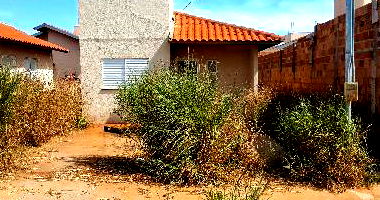 Casa RESIDENCIAL PIZOLATO com 2 quartos e 180m² de terreno
