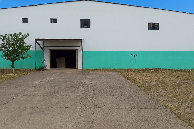 Terreno industrial com 2.100m² e galpão de 940m²