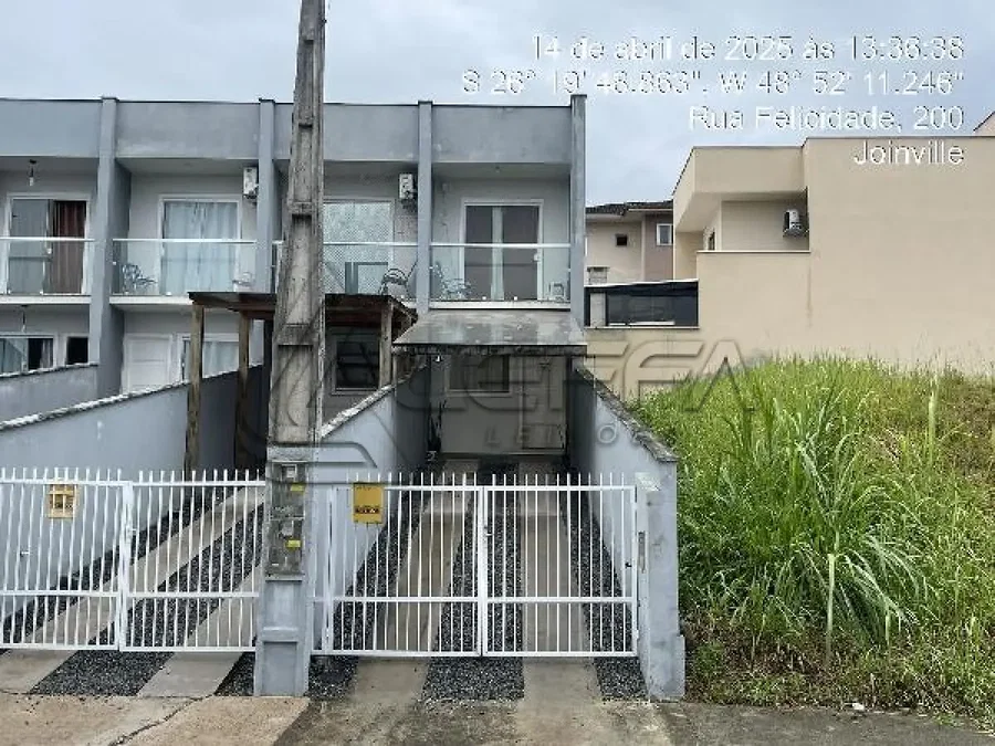 Casa com 2 quartos e 93,89m² em condomínio