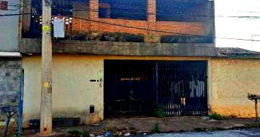 Casa com 3 quartos, 2 banheiros e 132m² construída, ocupada