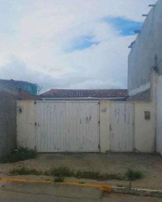 Casa com 2 quartos, 1 banheiro, 70m² construídos, ocupada