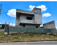 Terreno com construção inacabada, 295m²