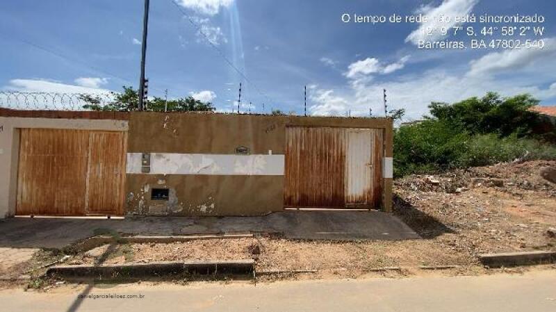 Casa com 2 quartos, 2 banheiros, 68m² construída, área de serviço