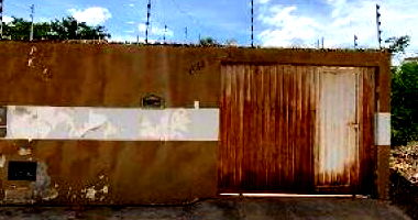 Casa com 2 quartos, 2 banheiros, 68m² construída, área de serviço