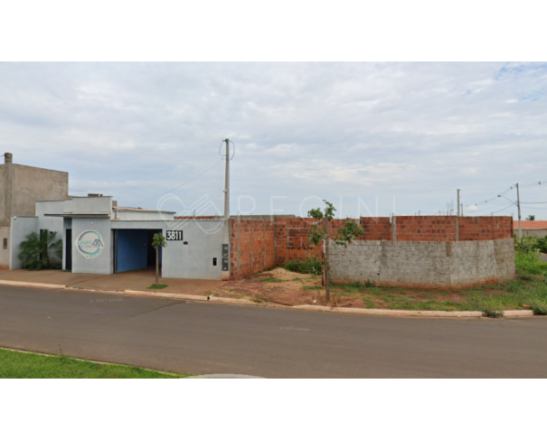 Terreno com construção em andamento no Loteamento Villa das Flores