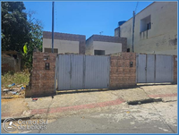 Casa com 2 quartos, 112,50m² de terreno, 1 vaga de garagem