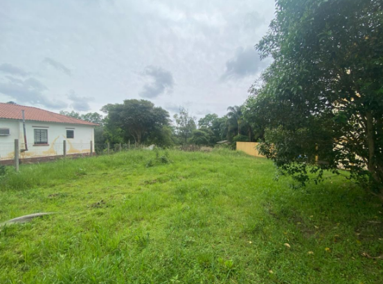 Terreno amplo de 1.276,87m² ocupado, ideal para investimento