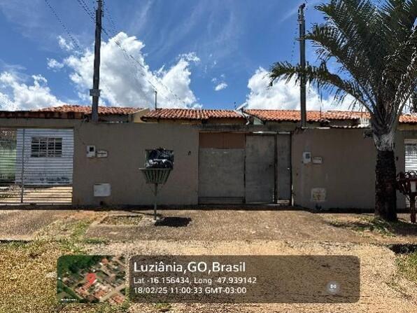 Casa com 2 quartos, 1 banheiro, varanda e 1 vaga de garagem