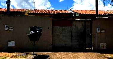 Casa com 2 quartos, 1 banheiro, varanda e 1 vaga de garagem
