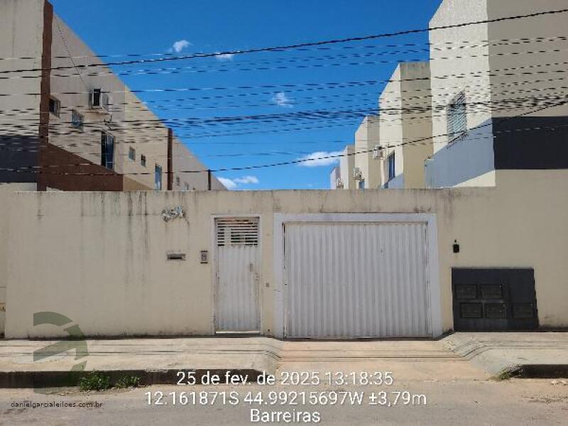Casa com 2 quartos, 2 banheiros, 66.32m²