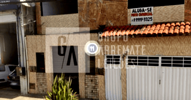 Casa residencial com 3 quartos, banheiro, sala e área de serviço, imóvel ocupado