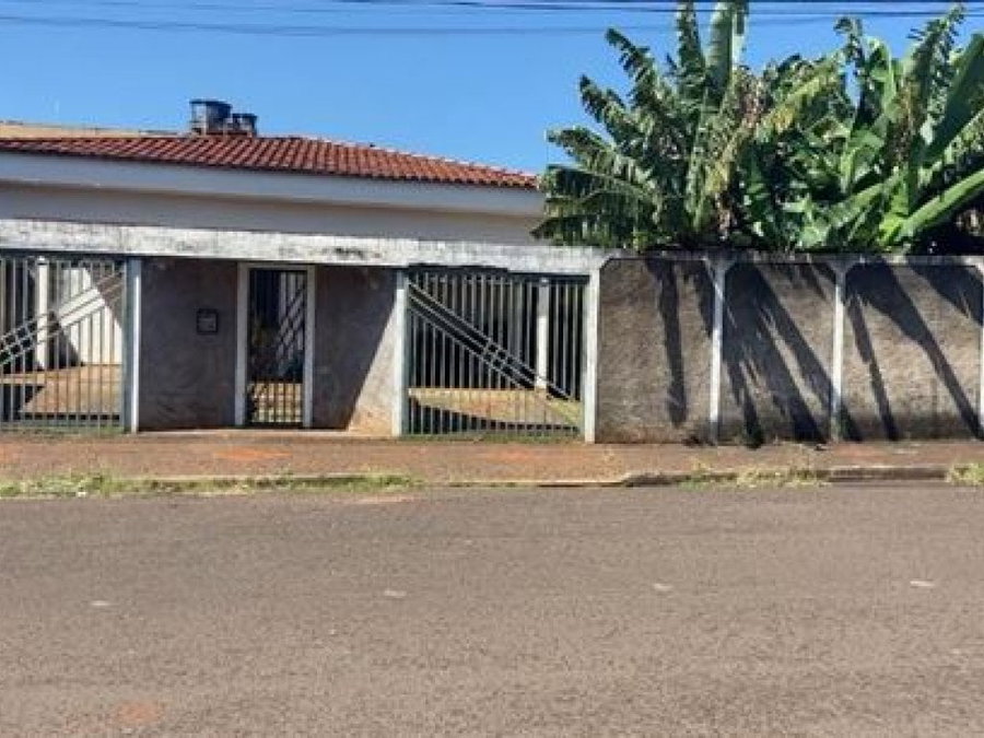 Casa 236m² no Centro de Ituiutaba com 236,95m² de área construída
