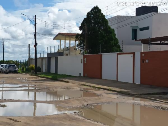 Casa com 3 quartos e 2 banheiros em Maceió