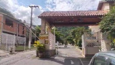 Casa em Condomínio com 3 Quartos e 338 m² de Área Construída