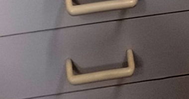 Lote 004 - Mesas e Gaveteiros Diversos