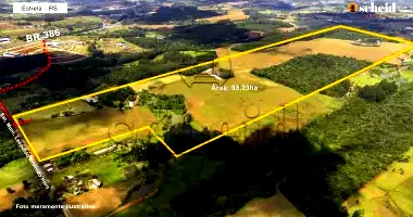 Parte ideal de área rural com edificações