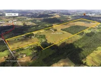 Parte ideal de área rural com edificações