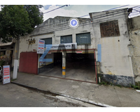 Casa com terreno de 344m² com estacionamento e cobertura metálica