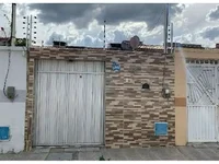 Casa com 96m² construída e terreno de 130m², imóvel