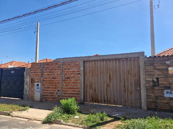 Casa térrea com 2 quartos, 1 banheiro e garagem em Araraquara