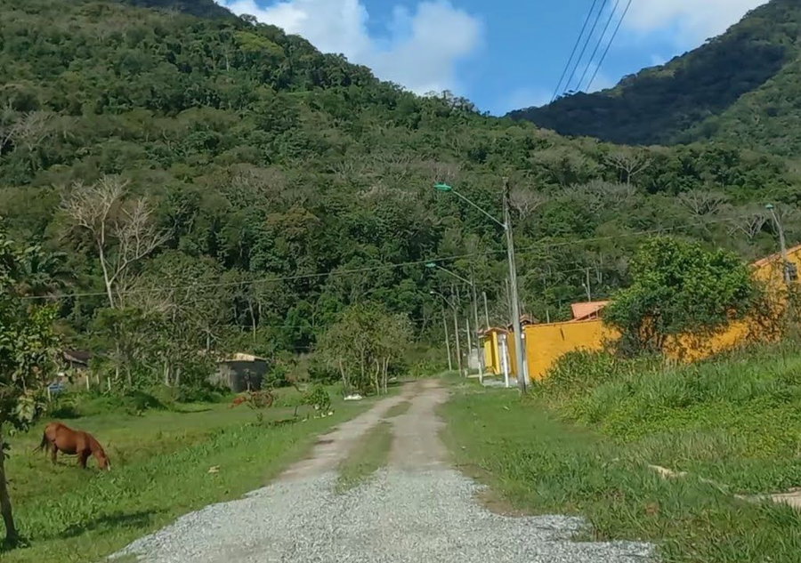 Terreno triangular de 800,56m² em Peruíbe/SP