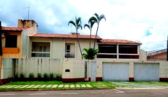 Casa com 319m² de área construída em Londrina/PR