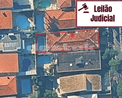 Casa com 3 Suítes, 257m² no Jardim Leonor