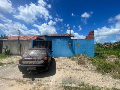 Casa com 2 Quartos e Varanda em Condomínio