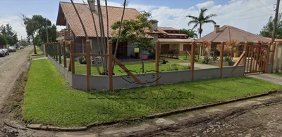Casa de Dois Pavimentos com 249m² em Tramandaí