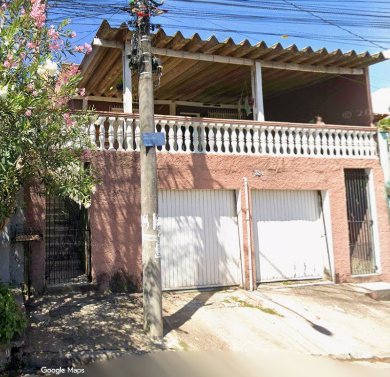 Terreno com duas edificações, 2 quartos, 2 banheiros, 250m²