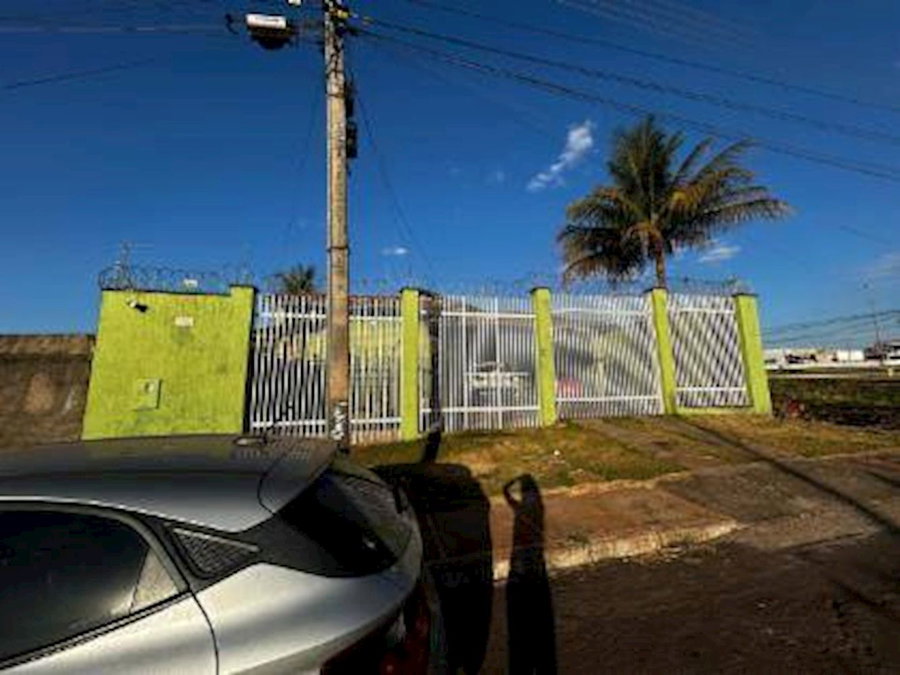 Casa com 3 quartos, 2 banheiros e 2 vagas de garagem