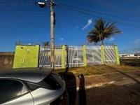 Casa com 3 quartos, 2 banheiros e 2 vagas de garagem