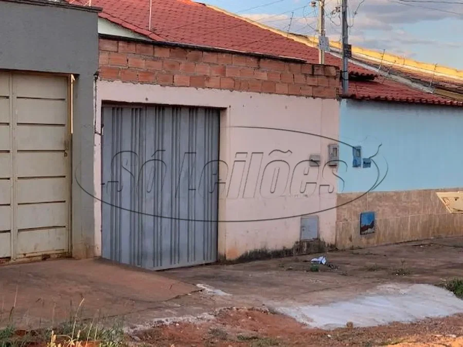 Casa com 2 quartos, 60m², terreno 182m², desocupada