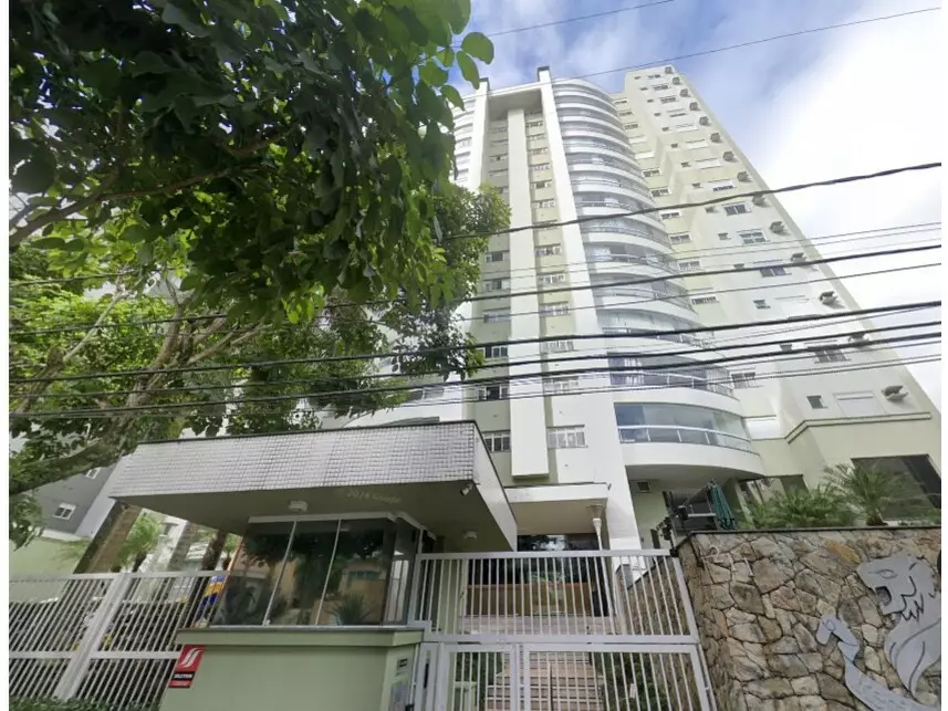 Apartamento 4º pavimento com 2 vagas e 174m² útil, ocupado