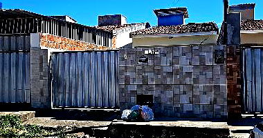 Casa com 2 quartos, 2 banheiros e 1 vaga