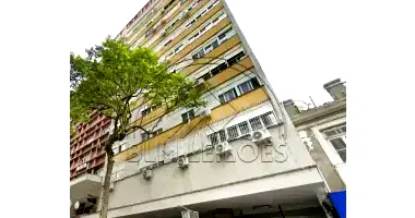 Apartamento e Vaga Desocupados com 149m²