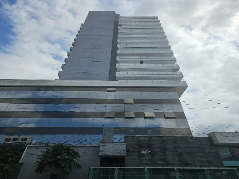 Apartamento com 3 vagas de garagem no Diamond Residence
