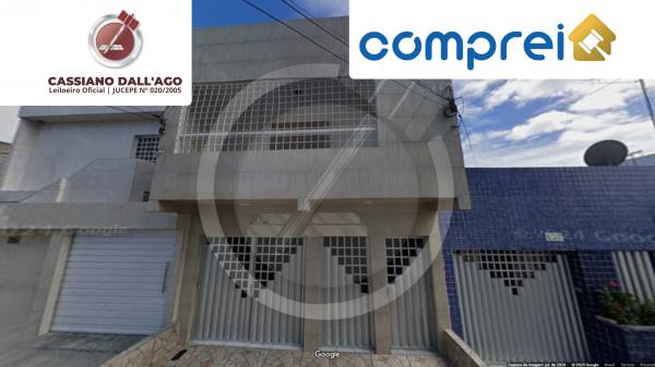 Casa com 3 quartos, 2 banheiros, área construída 108m², com garagem