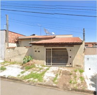 Casa com 3 dormitórios, 1 suíte e 2 vagas, desocupada