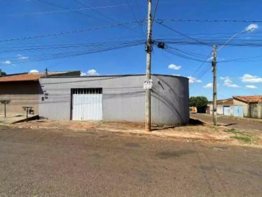 Casa em Leilão com 180m² Construída e 266m² de Terreno