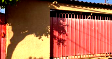 Terreno 250m² com Casa, Garagem e Construções Adicionais